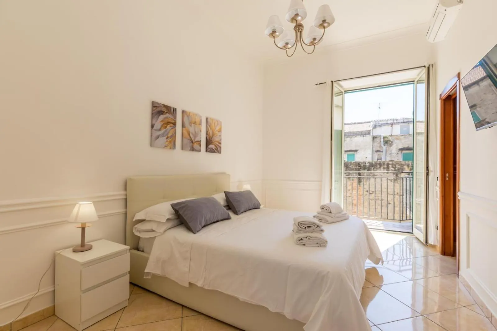 Montesanto Family Apartment Naples Italy